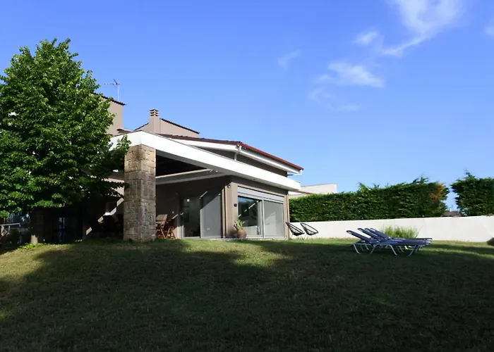 Aggelos Villa *