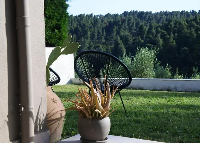 Aggelos Villa *