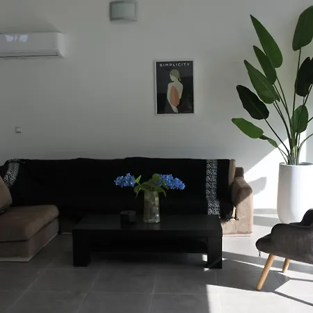 Aggelos Villa *
