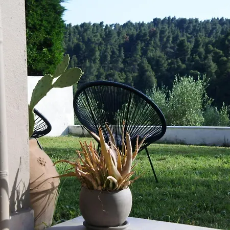 Aggelos Villa *