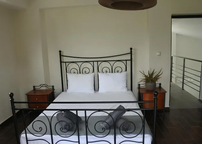 Aggelos Villa *